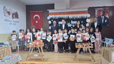 Karne Hediyeleri Öğrencileri Sevindirdi