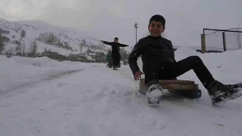 Hasköy'de Kar Eğlencesi Çocukların Olmazsa Olmazı