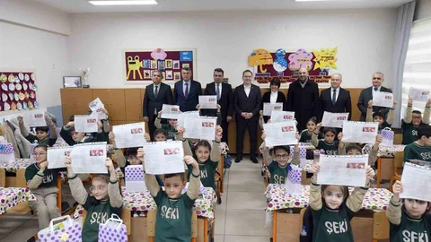 Kastamonu'da Öğrenciler Karnelerini Aldı