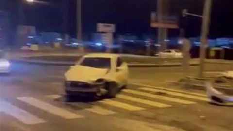 Diyarbakır'da İki Araç Çarpıştı