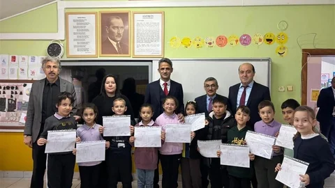 Çaycuma'da Karneler Dağıtıldı