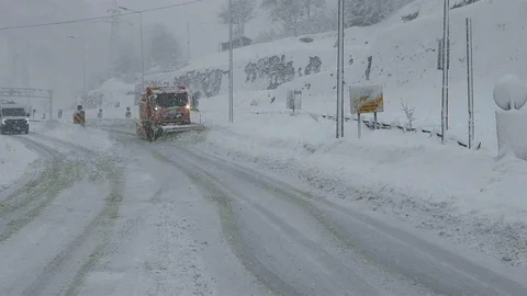 Hopa-Borçka Karayolu'nda Kar Yağışı Etkili