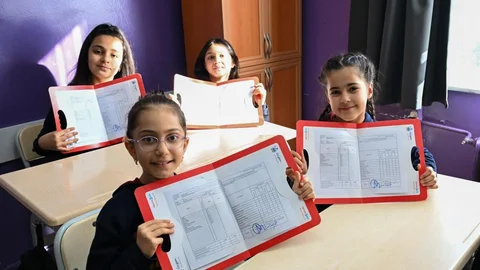 Uşak’ta 63 Bin Öğrenci Karnelerini Aldı