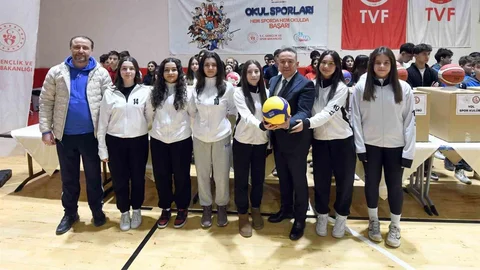 Kastamonu'da Spor Malzemesi Desteği Dağıtıldı