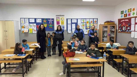 Tekirdağ'da Öğrencilere Karne Hediyesi