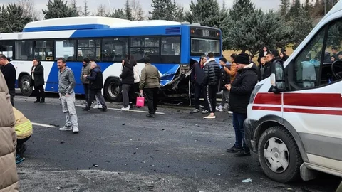 Ankara'da EGO Otobüsüne Otomobil Çarptı