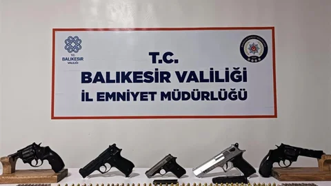 Bandırma'da 186 Ruhsatsız Silah Ele Geçirildi