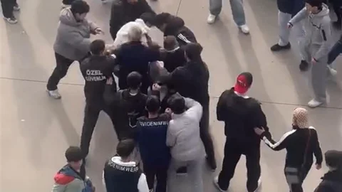 Bursa’da Gençler Kavga Etti