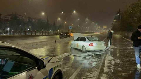 Kayseri'de Trafik Kazası: Sürücü Yaralanmadı