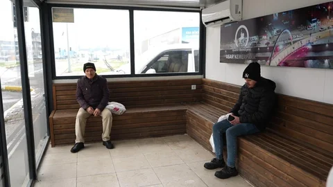 Düzce'de Akıllı Duraklar Hizmete Girdi