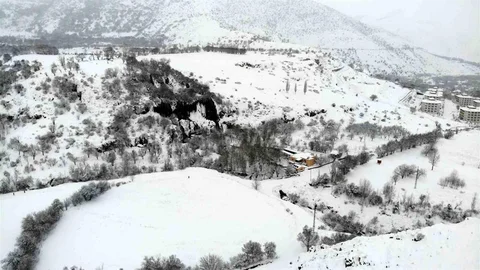 Girlevik Şelalesi'nde Kar Kalınlığı 20 Santimetreye Ulaştı