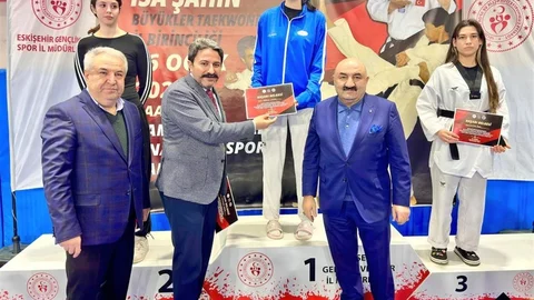 Eskişehir'de Taekwondo Şampiyonası Düzenlendi