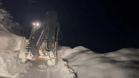 Şırnak'ta Karla Mücadele Çalışmaları Devam Ediyor