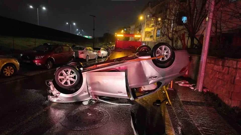 Çekmeköy'de Takla Atan Araçta 3 Yaralı
