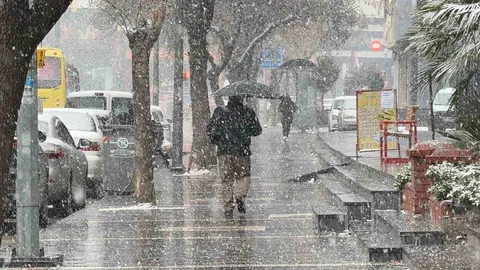 Gaziantep’te Yoğun Kar Yağışı Etkili Oluyor