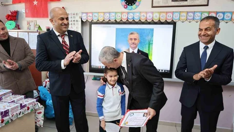 Şahinbey'de Öğrencilere Kitap ve Spor Malzemesi Dağıtıldı