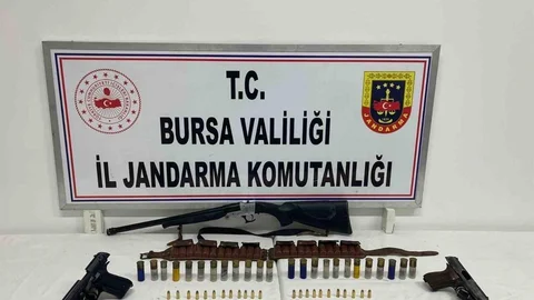 İznik’te Şüpheli Evinden Silahlar Çıktı