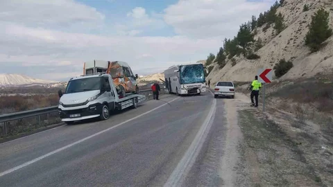 Mersin'de Otobüs ve Minibüs Çarpıştı