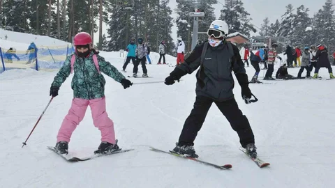 Sarıkamış’ta Kayak Sezonu Ziyaretçi Akınıyla Başladı