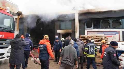 Yangında İki Kişi Kurtarıldı