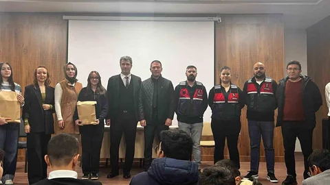 Gaziantep'te Öğrencilere Sosyal Medya Eğitimi