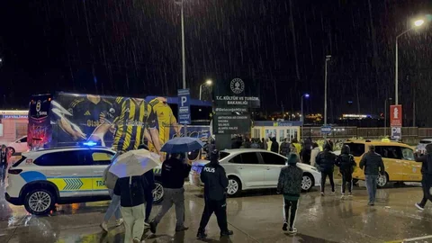 Fenerbahçe Antalya'da Taraftarlarla Buluştu