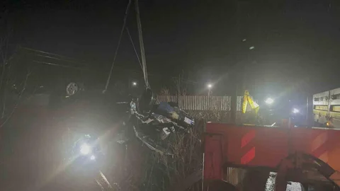 Otomobil Çaya Uçtu: Baba ve Oğlu Hayatını Kaybetti