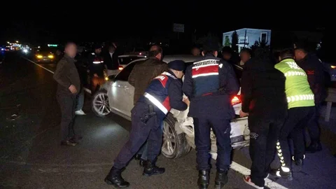 Zincirleme Trafik Kazasında 3 Sürücüden 2'si Ehliyetsiz Bulundu