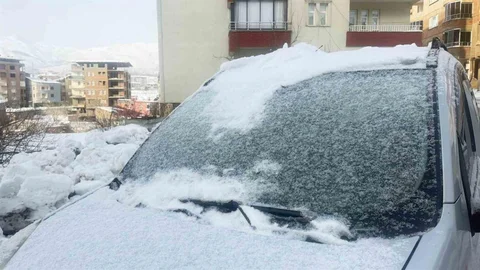 Hakkari'de Dondurucu Soğuklar Etkili Oluyor
