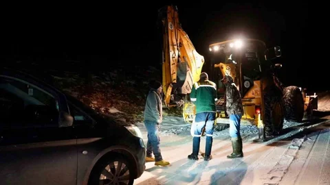 Mersin'de Karla Mahsur Kalanlar Kurtarıldı