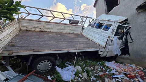 Muğla'da Kontrolden Çıkan Kamyonet Faciası