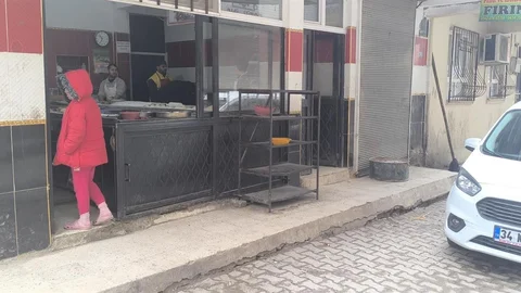 Eyyübiye'de Ekmek Fırınında Kedi-Fare Görüntüsü