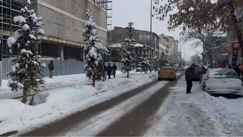 Patnos'ta Kar Yağışı Etkisini Gösterdi