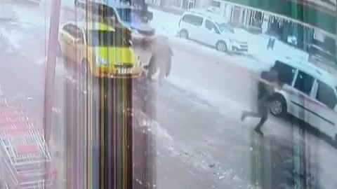 Muş'ta Taksici Çocuğu Hastaneye Taşıdı