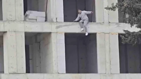 Adıyaman'da İnşaattan Atlamak İsteyen Kişi İkna Edildi