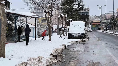 Diyarbakır'da Kar ve Yağmur Etkili Oldu