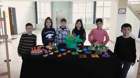 Çocuklardan Sanatsal Yolculuk Sergisi Açıldı