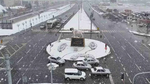 Aksaray Beyaz Bir Tabakaya Dönüştü