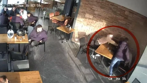 Samsun'da Bıçaklı Saldırı Anı Güvenlik Kamerasında