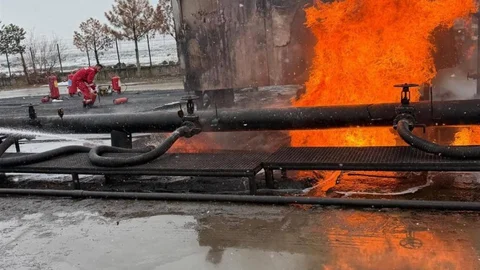 Diyarbakır'da Ham Petrol Havuzunda Yangın Çıktı
