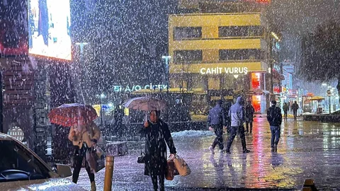 Düzce'de Kar Yağışı Etkili Oluyor