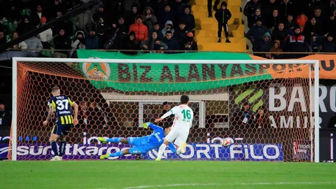 Alanya'da Süper Lig Maçı: Alanyaspor 2, Fenerbahçe 1