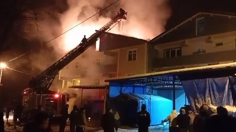 Gökçebey'de 3 Katlı Bina Yangını