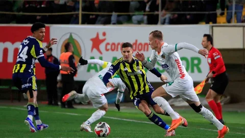Fenerbahçe Alanyaspor'u 3-2 Yenerek Galip Geldi