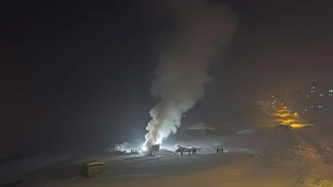 Hakkari'de Yangına Karla Müdahale Edildi