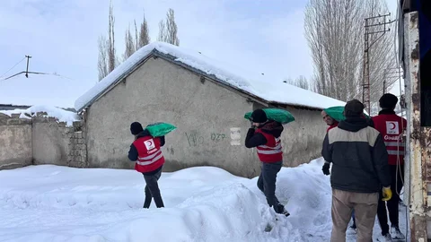 Ağrı'da Kızılay'dan Kömür Yardımı