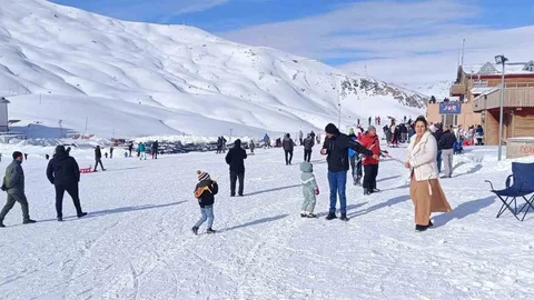 Hakkari'de Kayak Merkezinde Sakinlik Hakim