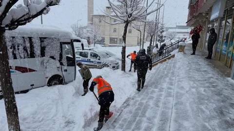 Bayburt'ta Kar Temizliği Çalışmaları Devam Ediyor
