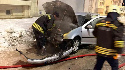 Yozgat'ta Park Halindeki Araç Yandı