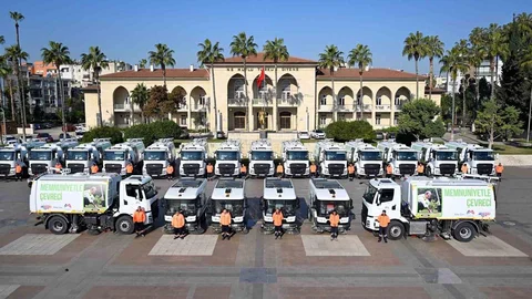 Mersin'de Yeni Yol Süpürme Araçları